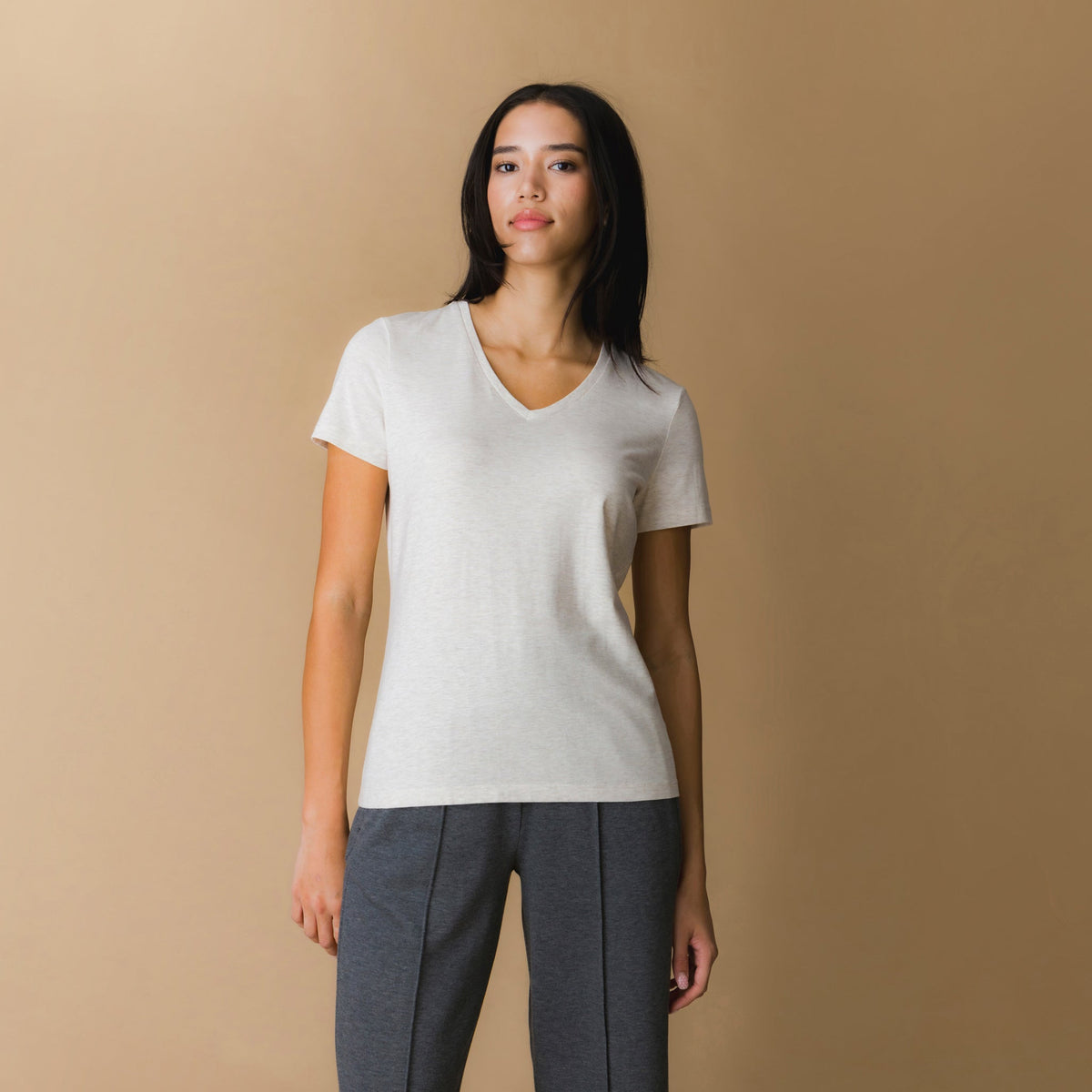Zola - T-shirt col V beige en coton Supima® pour femme